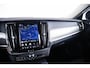 Volvo V90 2.0 T6 Plug-in hybrid AWD Plus Dark Trekhaak - Adaptieve Cruise Control - Harman Kardon - Stoelverwarming voor/achter - Full-LED Active High Beam koplampen - Pilot Assist -