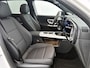 Mercedes-Benz GLB 200 Business Solution AMG 7p. | Premium plus pakket | Nightpakket | Parkeerpakket | Trekhaak | Vast panoramadak | Massage functie | GUARD 360° | Burmester Surround Sound systeem | 19” vijfspaaks lichtmetalen AMG-velgen |
