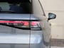 Volkswagen T-Roc R-Line First Edition 1.5 eTSI 150 PK | Headup display | Harman Kardon | Panoramadak | Trekhaak | Elektrische achterklep |