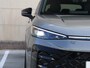 Volkswagen T-Roc R-Line First Edition 1.5 eTSI 150 PK | Headup display | Harman Kardon | Panoramadak | Trekhaak | Elektrische achterklep |
