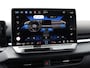 Volkswagen T-Roc R-Line First Edition 1.5 eTSI 150 PK | Headup display | Harman Kardon | Panoramadak | Trekhaak | Elektrische achterklep |