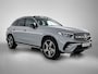 Mercedes-Benz GLC 300e 4MATIC Business Solution AMG | Advanced plus | Nightpakket | Trekhaak | Panoramaschuifdak | Treeplanken in aluminiumlook | Middenconsole metaalstructuur | 20 inch vijfspaaks lichtmetalen AMG-velgen |