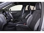 Volvo EC40 Performance Plus 82 kWh - Panoramadak - IntelliSafe Assist & Surround - 360º Camera - Harman/Kardon audio - Verwarmde voorstoelen, stuur & achterbank - Parkeersensoren voor & achter - Elektr. bedienb. voorstoelen met geheugen - Warmtepomp - Extra getint glas - Inklapbare trekhaak - 20' LMV