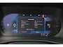 Volvo EC40 Performance Plus 82 kWh - Panoramadak - IntelliSafe Assist & Surround - 360º Camera - Harman/Kardon audio - Verwarmde voorstoelen, stuur & achterbank - Parkeersensoren voor & achter - Elektr. bedienb. voorstoelen met geheugen - Warmtepomp - Extra getint glas - Inklapbare trekhaak - 20' LMV