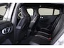 Volvo EC40 Performance Plus 82 kWh - Panoramadak - IntelliSafe Assist & Surround - 360º Camera - Harman/Kardon audio - Verwarmde voorstoelen, stuur & achterbank - Parkeersensoren voor & achter - Elektr. bedienb. voorstoelen met geheugen - Warmtepomp - Extra getint glas - Inklapbare trekhaak - 20' LMV