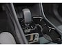 Volvo EC40 Performance Plus 82 kWh - Panoramadak - IntelliSafe Assist & Surround - 360º Camera - Harman/Kardon audio - Verwarmde voorstoelen, stuur & achterbank - Parkeersensoren voor & achter - Elektr. bedienb. voorstoelen met geheugen - Warmtepomp - Extra getint glas - Inklapbare trekhaak - 20' LMV