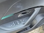 Peugeot e-2008 EV Allure Pack 50 kWh | Navigatie | Climate control | Apple CarPlay/ Android Auto | PDC + Camera |