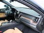 Volvo XC60 2.0 B5 Inscription Automaat / Panoramadak / Massage voorstoelen / Trekhaak / Luchtvering / Gelaagde ramen / Head-up Display / Alarm klasse 3