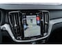 Volvo V60 2.0 T8 Plug-in hybrid AWD Ultra Dark | SOH:100% | Trekhaak | Schuif/kantel Panoramadak | Harman/Kardon | HUD | Power Seats | Memory | Extra getint glas | 360° Camera | Stoel/stuur verwarming |