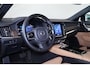 Volvo S90 T8 AWD Ultimate Bright - Schuif/kanteldak - IntelliSafe Assist & Surround - Harman/Kardon audio - Parkeercamera achter - Verwarmde voorstoelen, stuur & achterbank - Parkeersensoren voor & achter - Elektr. bedienb. voorstoelen met geheugen - Geventileerde voorstoelen - Extra getint glas - Inklapbare trekhaak - 19' LMV