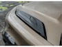 Land Rover Defender 110 P300e 110 X-Dynamic HSE | Outland Edition II | Full Options | 6-Persoons | Gondwana Stone | Ebony leder |