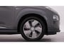 Hyundai Kona Electric EV Premium 64 kWh | SOH 100% | Warmtepomp | BTW verrekenbaar | Leder | Full LED |