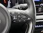 Toyota Yaris 1.5 Hybrid 115 Dynamic Comfort Pack | BTW voertuig | Dodehoek detectie | Stoel+stuurverwarming | Parkeersensoren Voor+Achter | Draadloze telefoonlader | Navigatie | Apple CarPlay/Android Auto | Climate Control | Cruise Control