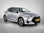 Toyota Yaris 1.5 Hybrid 115 Dynamic Comfort Pack | BTW voertuig | Dodehoek detectie | Stoel+stuurverwarming | Parkeersensoren Voor+Achter | Draadloze telefoonlader | Navigatie | Apple CarPlay/Android Auto | Climate Control | Cruise Control