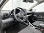 Toyota Yaris 1.5 Hybrid 115 Dynamic Comfort Pack | BTW voertuig | Dodehoek detectie | Stoel+stuurverwarming | Parkeersensoren Voor+Achter | Draadloze telefoonlader | Navigatie | Apple CarPlay/Android Auto | Climate Control | Cruise Control