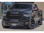 Dodge Ram Limited 540 PK | HUD | LUCHTVERING | MASSAGE | PASSAGIERSSCHERM | De Meest Luxe en Volle Pick-Up in zijn Klasse | Comfortabele Dubbele Cabine met Royale 5 Zitplaatsen | BPM vrij | Nu Leverbaar uit Voorraad | Voorraad Nr 2335 - 5153 | De specialist in Amerikaanse pick‑ups in Nederland en Europa.