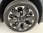 Fiat 600 600e La Prima 54 kWh Achteruitrijcamera - Airco - Apple carplay - Parkeersensoren - Navigatie - Draadloze telefoonoplader - Stoelverwarming - Voorstoelen met massagefunctie - Led verlichting - Bluetooth - Cruise control - Dodehoek detectie - Keyless start/ entry - Licht metalen velgen 18 inch - Stuur multifunctioneel
