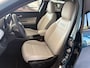 Fiat 600 600e La Prima 54 kWh Achteruitrijcamera - Airco - Apple carplay - Parkeersensoren - Navigatie - Draadloze telefoonoplader - Stoelverwarming - Voorstoelen met massagefunctie - Led verlichting - Bluetooth - Cruise control - Dodehoek detectie - Keyless start/ entry - Licht metalen velgen 18 inch - Stuur multifunctioneel