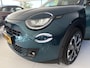 Fiat 600 600e La Prima 54 kWh Achteruitrijcamera - Airco - Apple carplay - Parkeersensoren - Navigatie - Draadloze telefoonoplader - Stoelverwarming - Voorstoelen met massagefunctie - Led verlichting - Bluetooth - Cruise control - Dodehoek detectie - Keyless start/ entry - Licht metalen velgen 18 inch - Stuur multifunctioneel