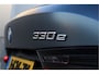 BMW 3-Serie 330e High Ex M-Sport Frozen / Glazen dak / Adaptief onderstel / Electrische stoelen /