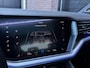 Volkswagen Touareg 3.0 TSi eHybrid 4M |All Black | Pano | 22" | Dynaudio | Topv | Memo | IQ Li. + Drive | Ambiente Verl. 30 Kleuren | Park |