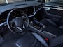 Volkswagen Touareg 3.0 TSi eHybrid 4M |All Black | Pano | 22" | Dynaudio | Topv | Memo | IQ Li. + Drive | Ambiente Verl. 30 Kleuren | Park |