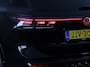 Volkswagen Tiguan 1.5 eHybrid R-Line Edition 272 pk Automaat (DSG) | Verlengde garantie | Navigatie | Panoramadak | Trekhaak (wegklapbaar) | Rondomzicht camera | Lederen bekleding |Stoelverwarming/ventilatie | R-Line |