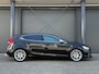 Volvo V40 2.0 T4 Business Sport | R-Design | Full LED | Stoelverwarming | BSR Uitlaat | Dealer Onderhouden