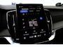 Volvo XC90 2.0 T8 Plug-in hybrid AWD Ultra Dark Exec. Ed. | Long Range | Volvo Car UX | Digital Service Pack 48 maanden | Driver Awareness | Driver Assistance | Volvo Guard Alarm | Visual Park Assist | Matrix Led koplampen | Nappa leder | Massagestoelen voor | Stoelventilatie voor | Elektrisch bedienbaar glazen panoramisch schuif-/kanteldak | Volvo on Call | Elektrisch bedienbare achterklep | Highend Audio by Bowers & Wilkins | 22" 7-Dubbel Spaaks Black Diamond Cut velgen | Grafisch Headup Display | Luchtvering | Verwarmbaar stuurwiel | Google Maps navigatie | Google Assistant | Nubuck hemelbekleding | Verwarmbare voorstoelen | Verwarmbare achterbank op buitenste zitplaatsen | Getinte ramen achter | Draadloze telefoonoplader | Zonneschermen achter