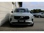 Volvo XC90 2.0 T8 Plug-in hybrid AWD Ultra Dark Exec. Ed. | Long Range | Volvo Car UX | Digital Service Pack 48 maanden | Driver Awareness | Driver Assistance | Volvo Guard Alarm | Visual Park Assist | Matrix Led koplampen | Nappa leder | Massagestoelen voor | Stoelventilatie voor | Elektrisch bedienbaar glazen panoramisch schuif-/kanteldak | Volvo on Call | Elektrisch bedienbare achterklep | Highend Audio by Bowers & Wilkins | 22" 7-Dubbel Spaaks Black Diamond Cut velgen | Grafisch Headup Display | Luchtvering | Verwarmbaar stuurwiel | Google Maps navigatie | Google Assistant | Nubuck hemelbekleding | Verwarmbare voorstoelen | Verwarmbare achterbank op buitenste zitplaatsen | Getinte ramen achter | Draadloze telefoonoplader | Zonneschermen achter