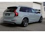 Volvo XC90 2.0 T8 Plug-in hybrid AWD Ultra Dark Exec. Ed. | Long Range | Volvo Car UX | Digital Service Pack 48 maanden | Driver Awareness | Driver Assistance | Volvo Guard Alarm | Visual Park Assist | Matrix Led koplampen | Nappa leder | Massagestoelen voor | Stoelventilatie voor | Elektrisch bedienbaar glazen panoramisch schuif-/kanteldak | Volvo on Call | Elektrisch bedienbare achterklep | Highend Audio by Bowers & Wilkins | 22" 7-Dubbel Spaaks Black Diamond Cut velgen | Grafisch Headup Display | Luchtvering | Verwarmbaar stuurwiel | Google Maps navigatie | Google Assistant | Nubuck hemelbekleding | Verwarmbare voorstoelen | Verwarmbare achterbank op buitenste zitplaatsen | Getinte ramen achter | Draadloze telefoonoplader | Zonneschermen achter
