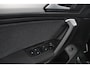 Volkswagen Tiguan Allspace 1.5 TSI 150pk DSG Move 7p. Navigatie Apple Carplay/Android Auto Wireless Trekhaak Parkeersensoren Camera Adaptive Cruise Control Stoel-en stuurverwarming Climate Control