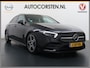 Mercedes-Benz A-klasse 200 164PK Automaat AMG Business Sol. Panoramadak Trekhaak Adap.Cruise Camera Navi Elek.Stoelen+Memory+Verwarmd Apple Carplay Android Auto Rijassistentiepakket Business Plus-pakket Pdc Privacy Glas DAB Bluetooth Lmv Isofix Apps 1.600KG Trekgewicht Origineel Nederlandse Auto