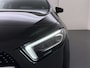 Mercedes-Benz A-klasse 200 164PK Automaat AMG Business Sol. Panoramadak Trekhaak Adap.Cruise Camera Navi Elek.Stoelen+Memory+Verwarmd Apple Carplay Android Auto Rijassistentiepakket Business Plus-pakket Pdc Privacy Glas DAB Bluetooth Lmv Isofix Apps 1.600KG Trekgewicht Origineel Nederlandse Auto