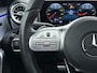Mercedes-Benz A-klasse 200 164PK Automaat AMG Business Sol. Panoramadak Trekhaak Adap.Cruise Camera Navi Elek.Stoelen+Memory+Verwarmd Apple Carplay Android Auto Rijassistentiepakket Business Plus-pakket Pdc Privacy Glas DAB Bluetooth Lmv Isofix Apps 1.600KG Trekgewicht Origineel Nederlandse Auto
