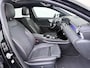 Mercedes-Benz A-klasse 200 164PK Automaat AMG Business Sol. Panoramadak Trekhaak Adap.Cruise Camera Navi Elek.Stoelen+Memory+Verwarmd Apple Carplay Android Auto Rijassistentiepakket Business Plus-pakket Pdc Privacy Glas DAB Bluetooth Lmv Isofix Apps 1.600KG Trekgewicht Origineel Nederlandse Auto