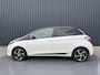 Toyota Yaris 1.5 Hybrid Bi-Tone Plus | Pano dak | PDC Achter | 10 jr GARANTIE | Rijklaar!!