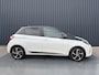 Toyota Yaris 1.5 Hybrid Bi-Tone Plus | Pano dak | PDC Achter | 10 jr GARANTIE | Rijklaar!!