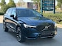 Volvo XC60 2.0 T8 AWD 335kw/456pk Aut8 Plug-in hybrid Plus Dark LUCHTVERING + PANORAMADAK + 360 CAMERA + MATRIX LED + HARMAN/KARDON + ADAPT.CRUISE + BLIS + HEAD-UP DISPLAY + LANE ASSIST + STOELVERWARMING V&A + PARKSENSOREN + 21” LM-VELGEN!!