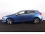 Volvo V40 T3 Polar Plus Sport - Panoramadak - Harman/Kardon audio - Parkeercamera achter - Verwarmde voorstoelen - Parkeersensoren voor & achter - Schakelpaddles aan stuur - Volvo On Call - Cruise Control - Navigatie - Standkachel - Extra getint glas - 17' LMV