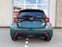 Toyota Yaris 1.5 Hybrid 115 Dynamic|Forest Green|Apple CarPlay/Parkeersensoren|Camera|Stoelverw.|Stuurverw.|4-seiz.banden
