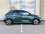 Toyota Yaris 1.5 Hybrid 115 Dynamic|Forest Green|Apple CarPlay/Parkeersensoren|Camera|Stoelverw.|Stuurverw.|4-seiz.banden