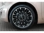 Fiat 500e La Prima 42 kWh | SOH 93,5% | Panoramadak | Camera | Stoelverwarming | Navigatie | Keyless | 17 Inch Lichtmetalen velgen |