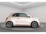 Fiat 500e La Prima 42 kWh | SOH 93,5% | Panoramadak | Camera | Stoelverwarming | Navigatie | Keyless | 17 Inch Lichtmetalen velgen |