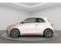 Fiat 500e La Prima 42 kWh | SOH 93,5% | Panoramadak | Camera | Stoelverwarming | Navigatie | Keyless | 17 Inch Lichtmetalen velgen |