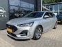 Ford Focus Wagon 1.0 EcoBoost Hybrid ST Line AUTOMAAT | STOEL, STUUR &VOORRUITVERWARMING| CLIMATE CONTROL| PARKEERSENSOREN V+A| DAB| NAVIGATIE+ APPLE CARPLAY/ANDROID AUTO|