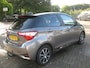 Toyota Yaris 1.5 Hybrid Dynamic super nette zeer complete Yaris met trekhaak in two-tone kleurstelling!