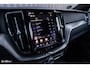 Volvo XC60 2.0 T6 Plug-in hybrid AWD Plus Dark | Panorama dak | Adaptieve cruise | Blis | Memory | Harman Kardon |