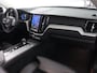 Volvo XC60 2.0 B4 Plus Dark (Elek. trekhaak + achterklep / Camera / Navi / Stoel- stuurverw.)
