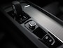 Volvo XC60 2.0 B4 Plus Dark (Elek. trekhaak + achterklep / Camera / Navi / Stoel- stuurverw.)